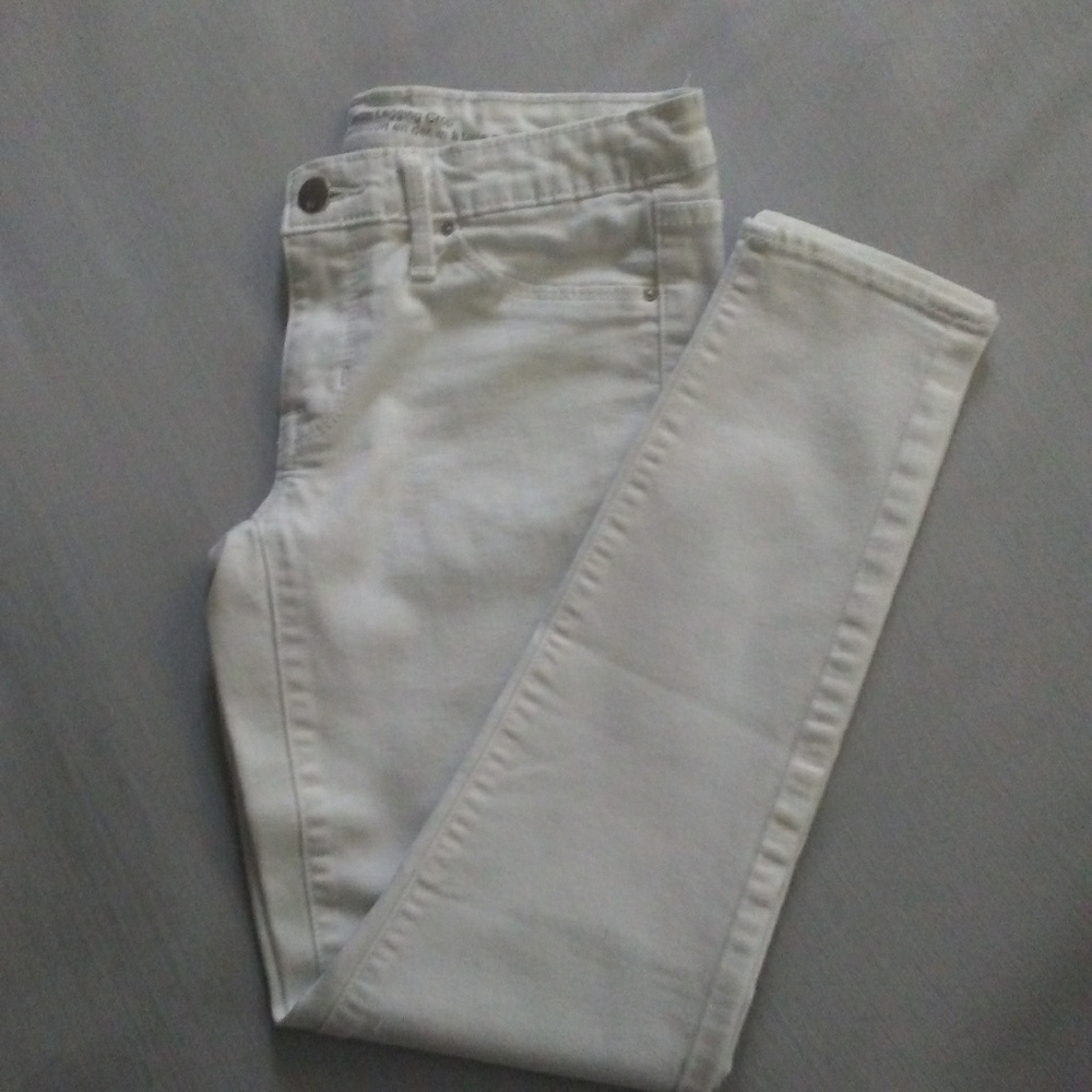 White mid-rise crop denim legging